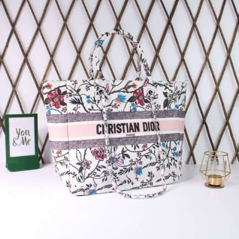 Stylish women's bag from Christian Dior-370