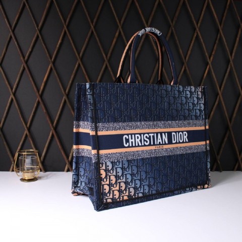 Stylish women's classic bag from Christian Dior 