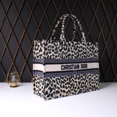 Christian dior hot sale tiger bag