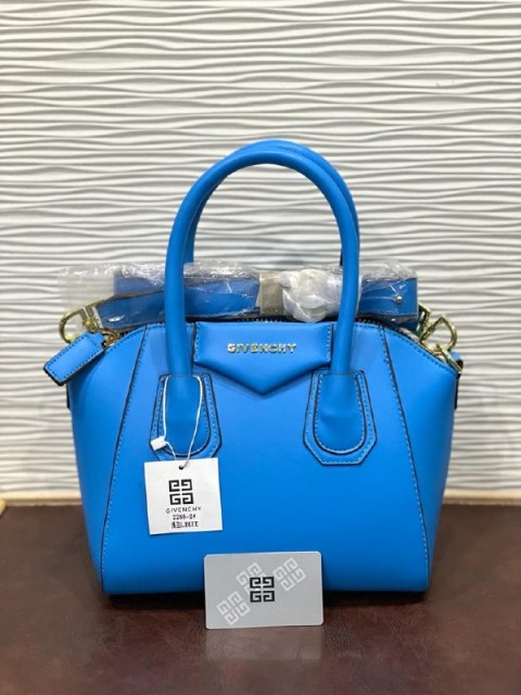 Givenchy women's bag, plain leather-439