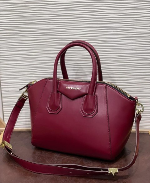 Givenchy women's bag, plain leather-440