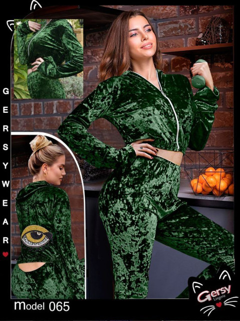 Jersey pajamas with plush material green color