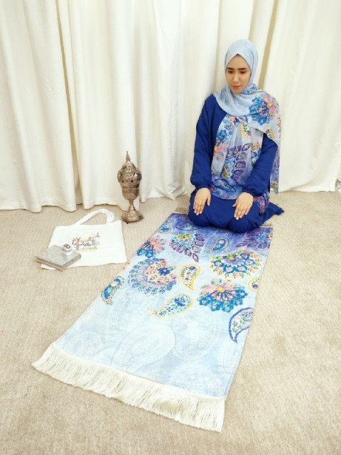 Prayer rug and elegant wooded veil