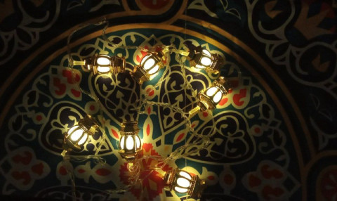 Lighting branch in the form of lanterns for Ramadan decor