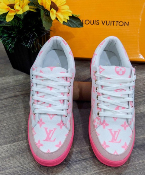 Lv shoes made in France Sizes:- White 37 39 40 40 Brown 37 38 39 41 41 code  mp79l